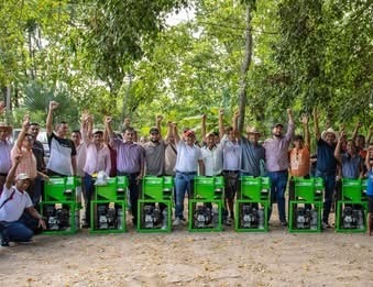 Gobierno refuerza producción de maíz en Santa Bárbara con entrega de 16 desgranadoras para pequeños agricultores

 

 
